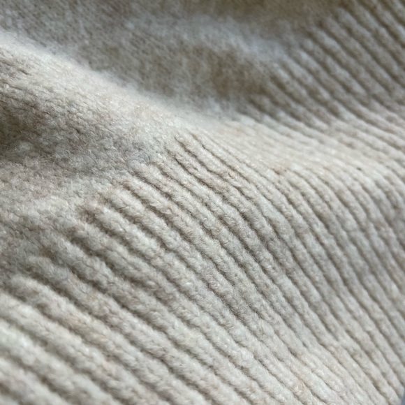 SOLD HM bubble sleeve sweater - Picture 5 of 8